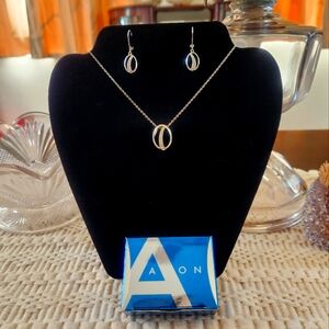 Avon Necklace and earrings set